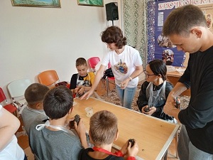 Будь человеком! Будьте первыми! Будьте вместе!.