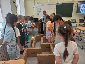 Робототехнический день в лагере: знакомство с наборами CLICK и mBot2, соревнования и впечатления.